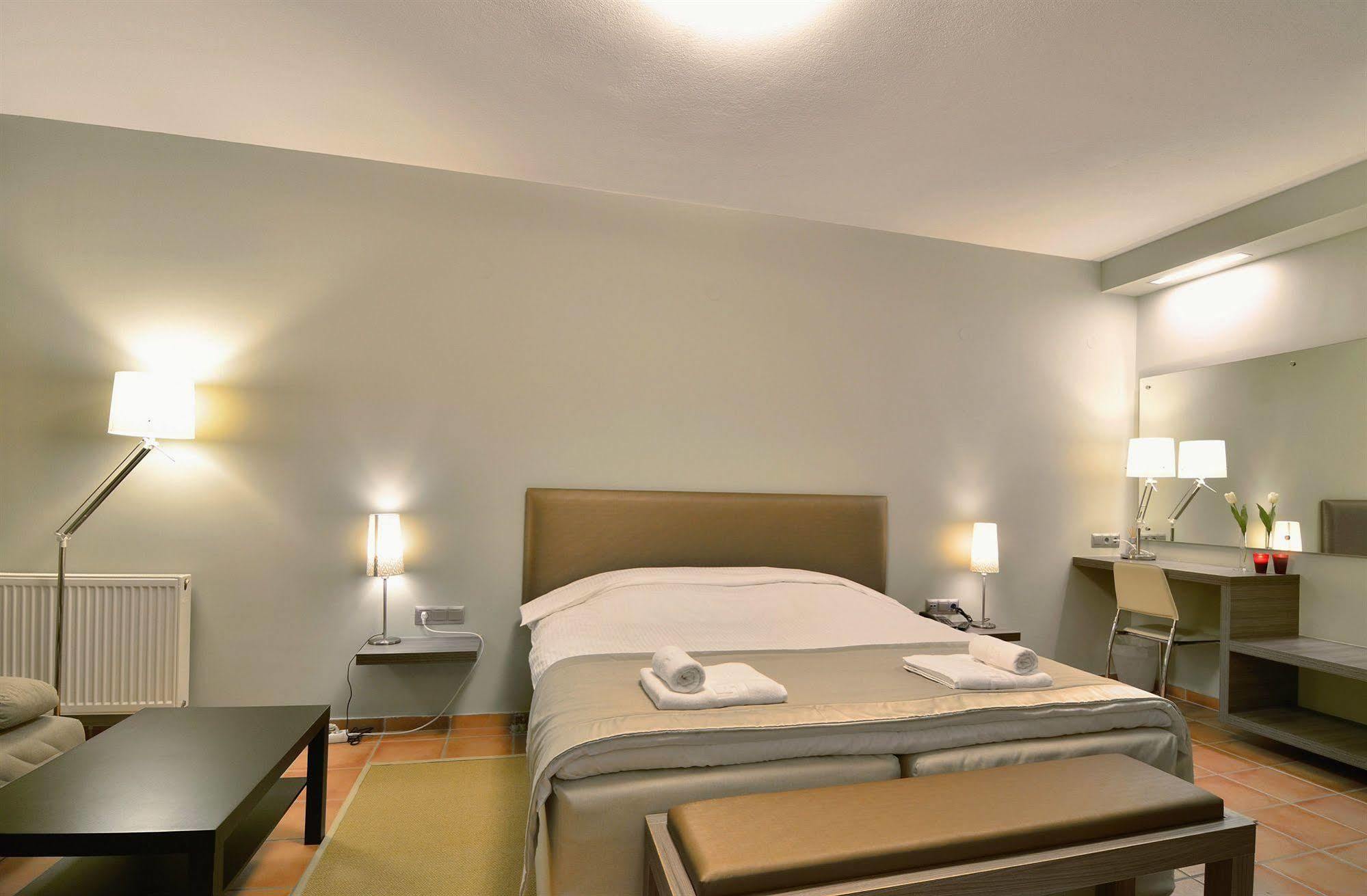 Ellopia Point Hotel Ioannina Extérieur photo